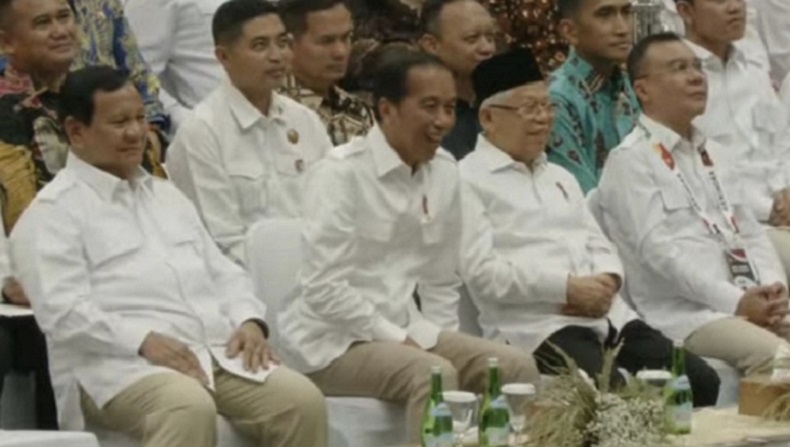 Jokowi Pakai Kemeja Putih dan Celana Krem, Muzani: Cinta dengan Gerindra Dimulai dari Baju