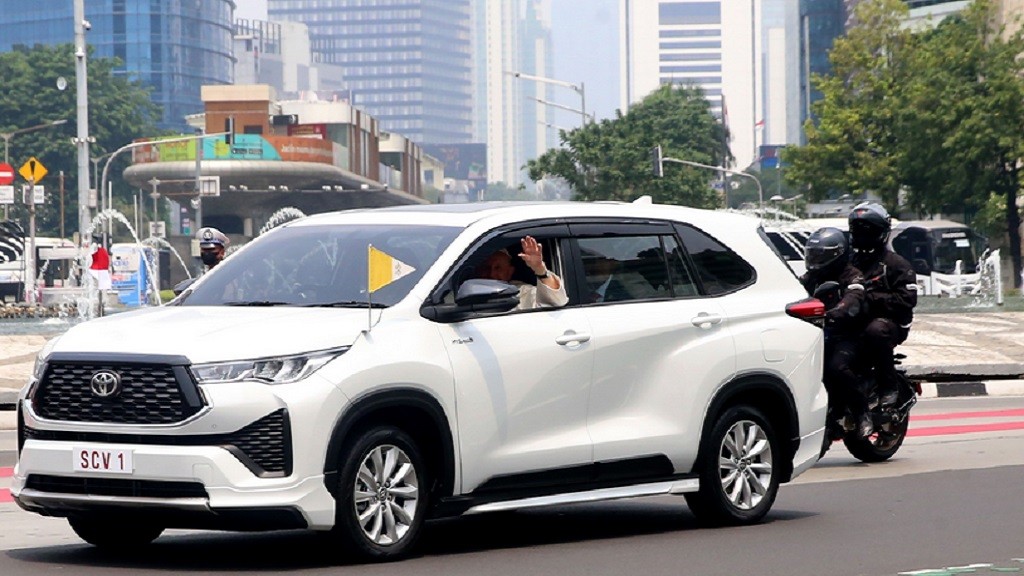 Momen Paus Fransiskus Sapa Masyarakat di Jakarta Bikin Heboh Netizen: Rezeki Banget Lihat Pope