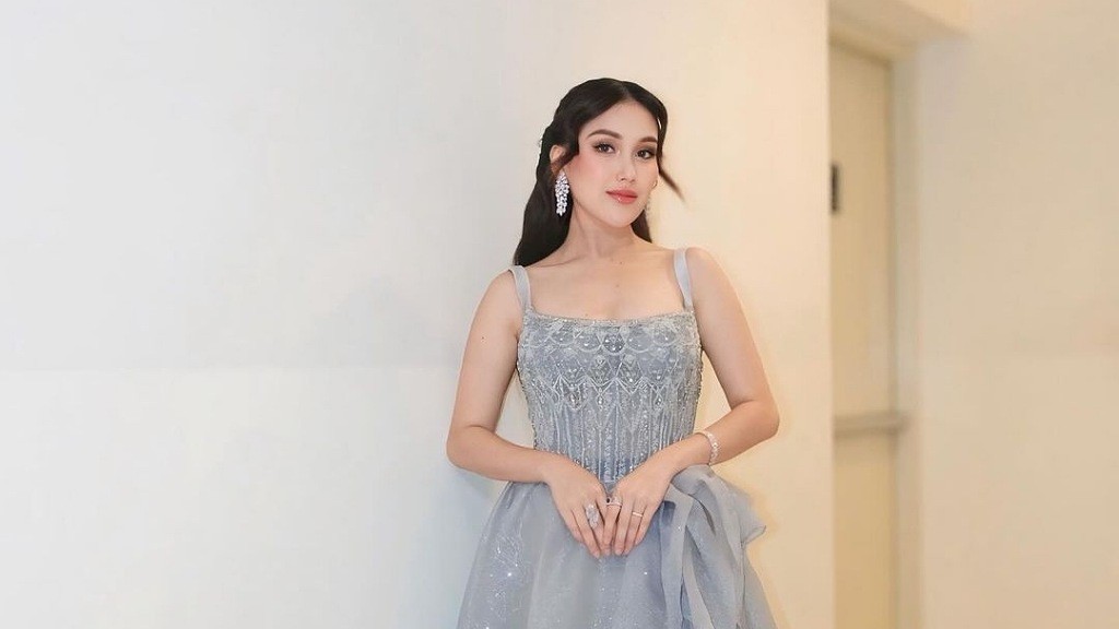 Usai Ditinggal Keponakan Ayu Ting Ting Jadi Penguat Keluarga: Harus Ada yang Kuat
