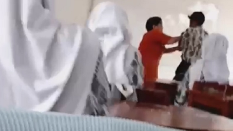 Viral, Oknum Guru Perempuan di SMA Cianjur Aniaya Murid di Kelas gegara Senyuman