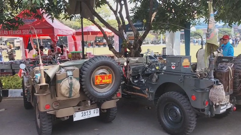 HUT ke-79 TNI AL, Puluhan Mobil Antik Dipamerkan di Mako Koarmada RI