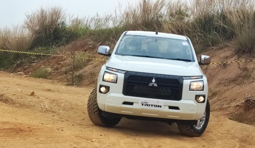 Menjajal Mitsubishi Triton 4x4 Taklukkan Jalur Off-road 