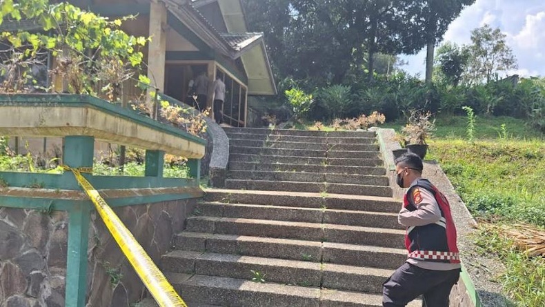 Geger, Penjaga Vila Ditemukan Tewas Membusuk di Pasir Jambu Bandung