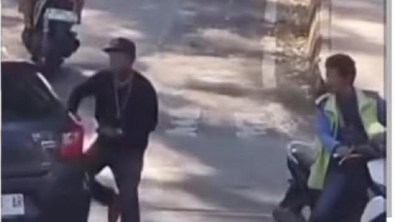 Viral Pak Ogah di Bandung Peras Pengemudi Mobil, Modus Pura-Pura Kaki Terlindas