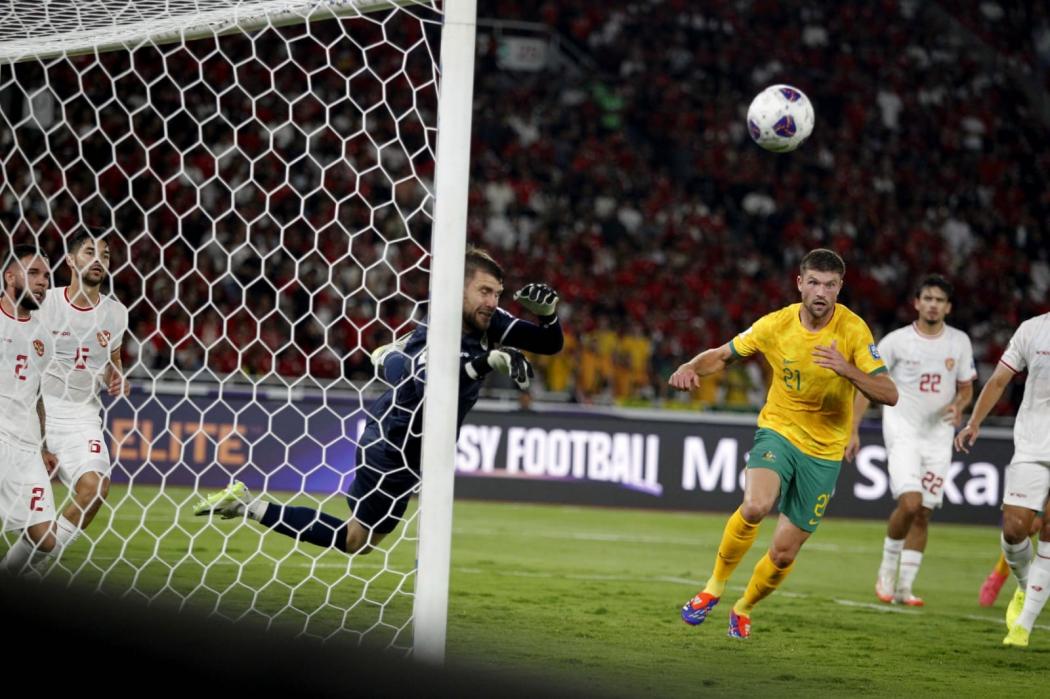 Graham Arnold Puji Ketangguhan Maarten Paes: Dia Lakukan Banyak Penyelamatan!