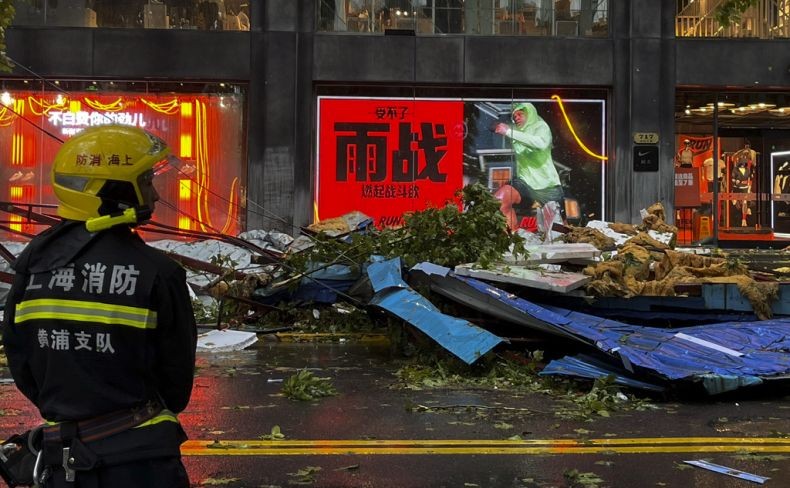 Shanghai Diterjang Topan Bebinca Terkuat sejak 1949, Pesawat dan Kereta Berhenti Operasi