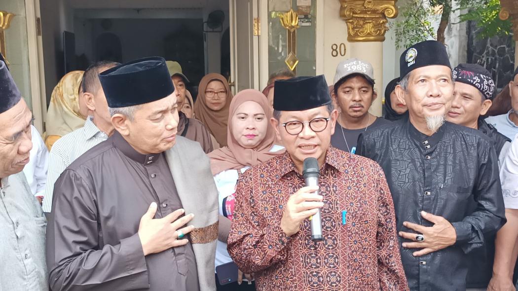 Pramono Anung dan Rano Karno Sowan ke KH Zainuri di Matraman jelang Pilkada Jakarta