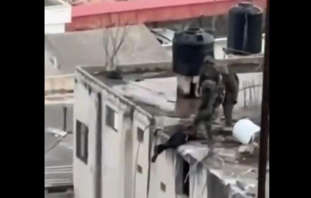 Biadab Sekali, Tentara Israel Jatuhkan Mayat 3 Warga Palestina dari Atap Gedung