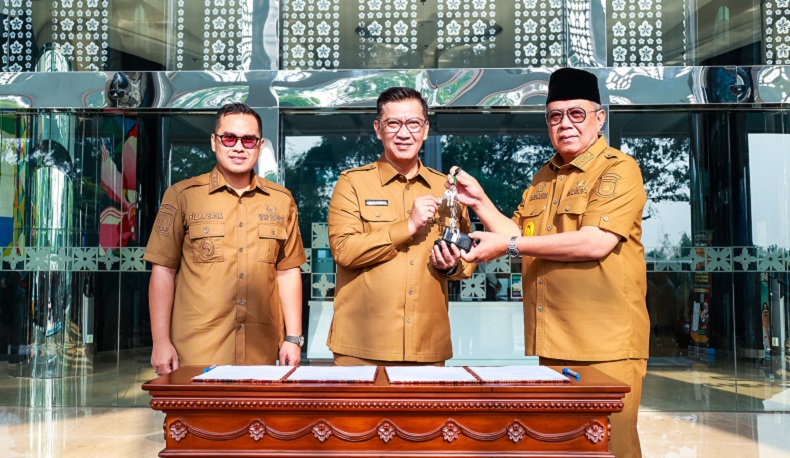 Benyamin dan Pilar Saga Serahkan Aset Negara sebelum Cuti Pilkada Tangsel 2024