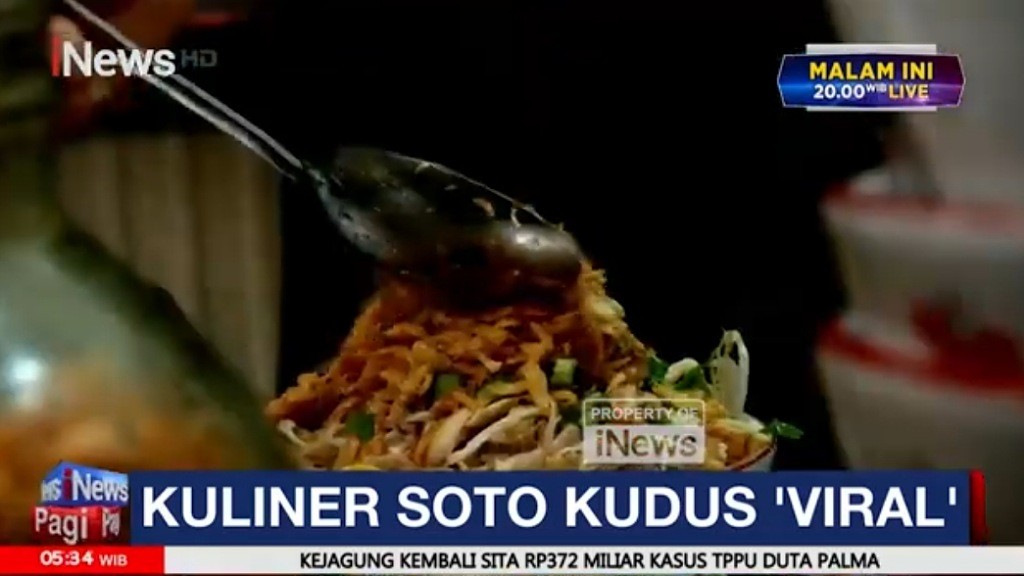 Mencicipi Nikmatnya Soto Kudus Viral, Seporsi Cuma Rp15 Ribu