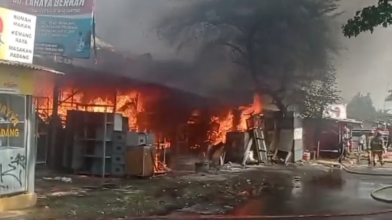 Kebakaran Toko di Bogor, Warga Pingsan karena Hirup Asap Tebal