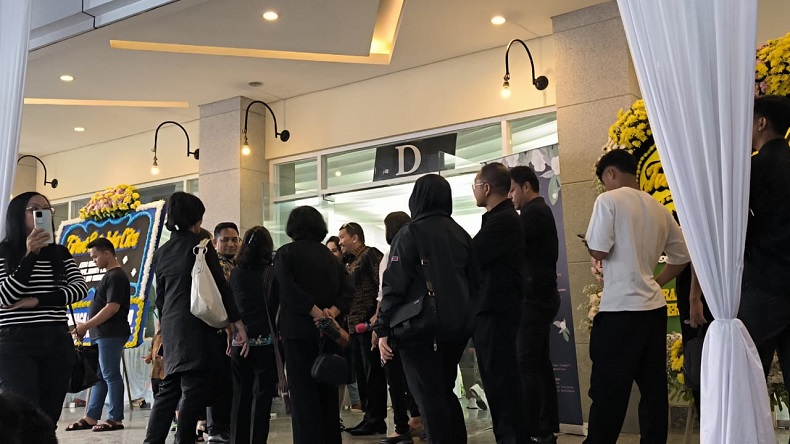 Jenazah Cagub Malut Benny Laos Tiba di Rumah Duka dan Krematorium Sentosa Jakarta