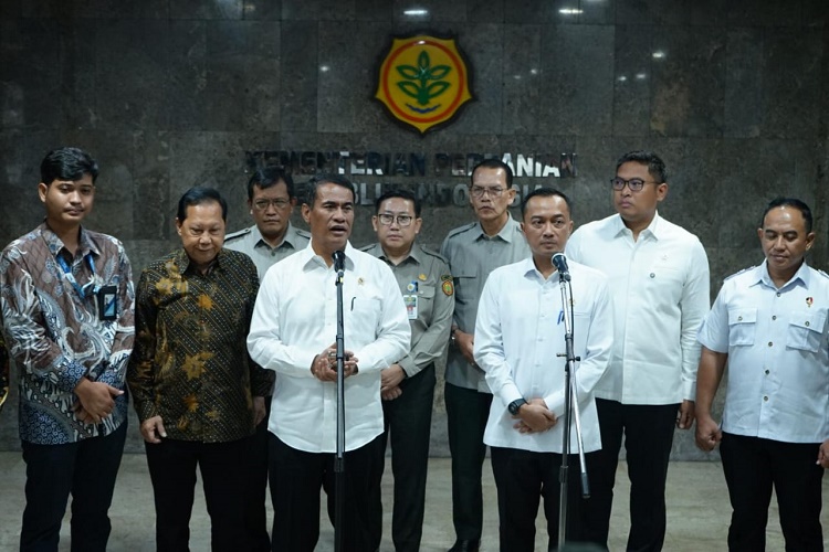 Mentan Amran Berhasil Mediasi Peternak Sapi Perah dan Industri Pengolahan Susu