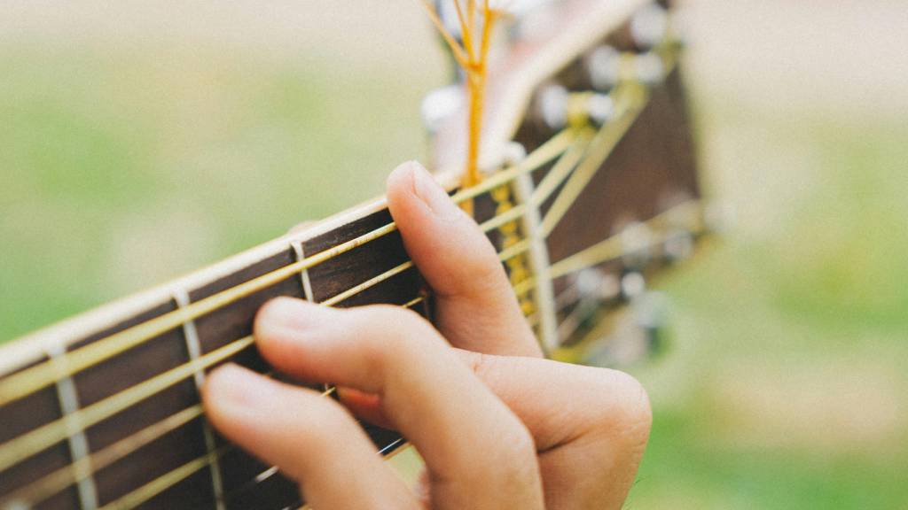 Lirik Lagu Tob Tobi Tob: Syair Cinta Klasik yang Viral di TikTok
