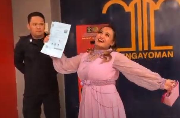 Penampakan Selebgram Lina Mukherjee usai Bebas dari Penjara Kasus Konten Makan Babi 