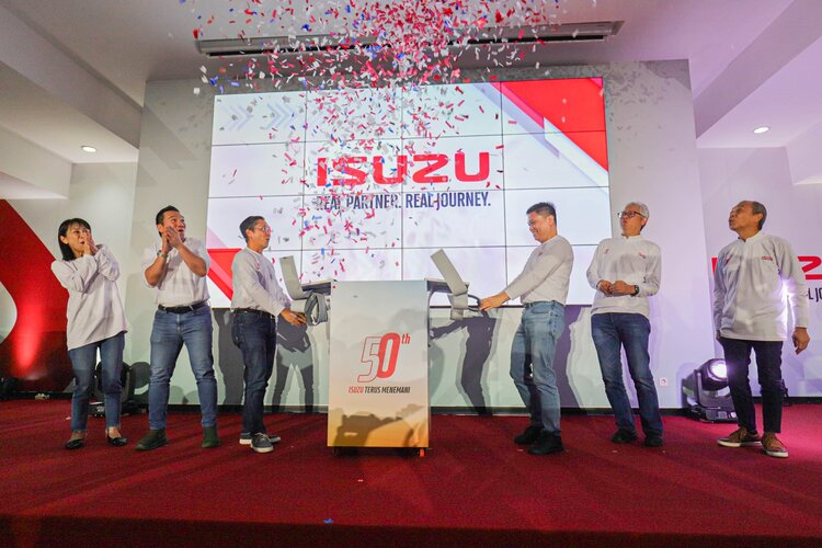 50 Tahun Mengaspal di Indonesia, Isuzu Gelar Konvoi Kendaraan dan Tanam Pohon