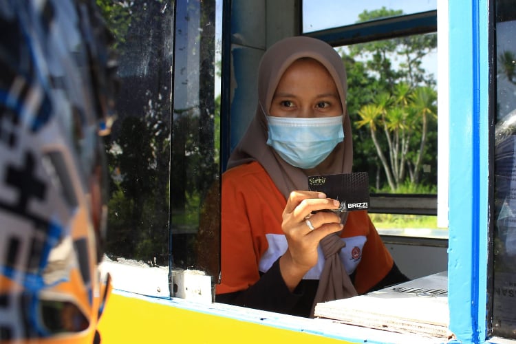 Jelang Libur Nataru, BRI Bagikan Beragam Cara Praktis Top-Up Saldo BRIZZI