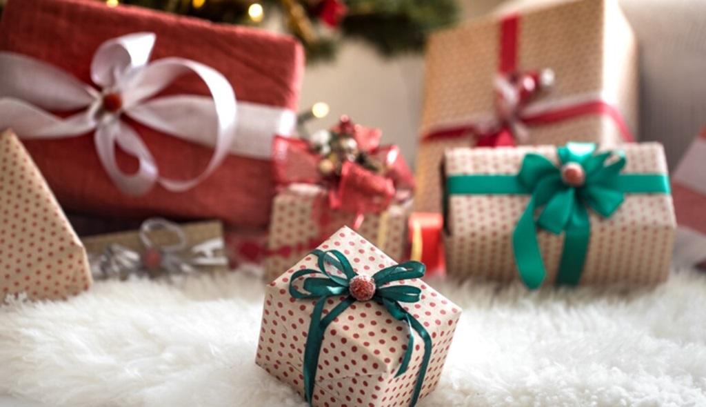 37 Rekomendasi Hadiah Natal untuk Teman Berkesan, Unik dan Kekinian!