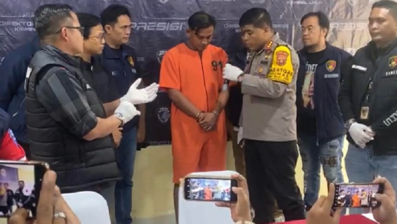 Penampakan Fadilla alias Datuk Penganiaya Dokter Koas, Berseragam Tahanan Tangan Diborgol
