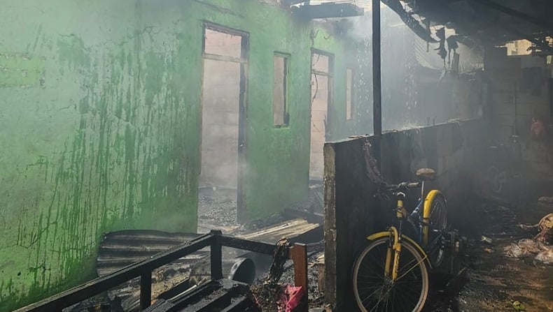 Kebakaran Hanguskan 13 Rumah Kontrakan di Jaktim, Kerugian Capai Rp540 Juta