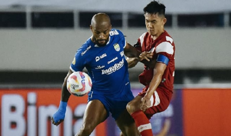 Persib Bandung ke Puncak Klasemen Liga 1 usai Taklukkan Persis Solo
