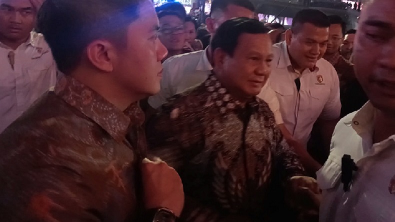 Prabowo, Titiek hingga Didit Rayakan Tahun Baru 2025 di Bundaran HI