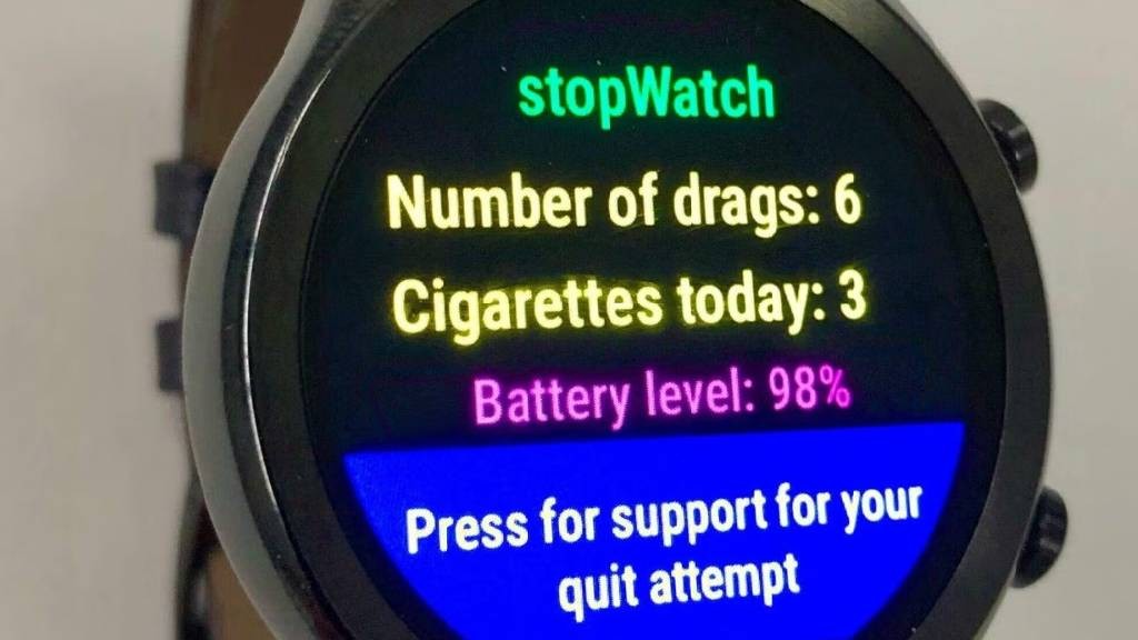 Studi: Smartwatch Bisa Bantu Orang Berhenti Merokok