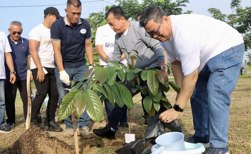 Mitigasi Perubahan Iklim, TASPEN Tanam 600 Bibit Pohon di Kota Jambi