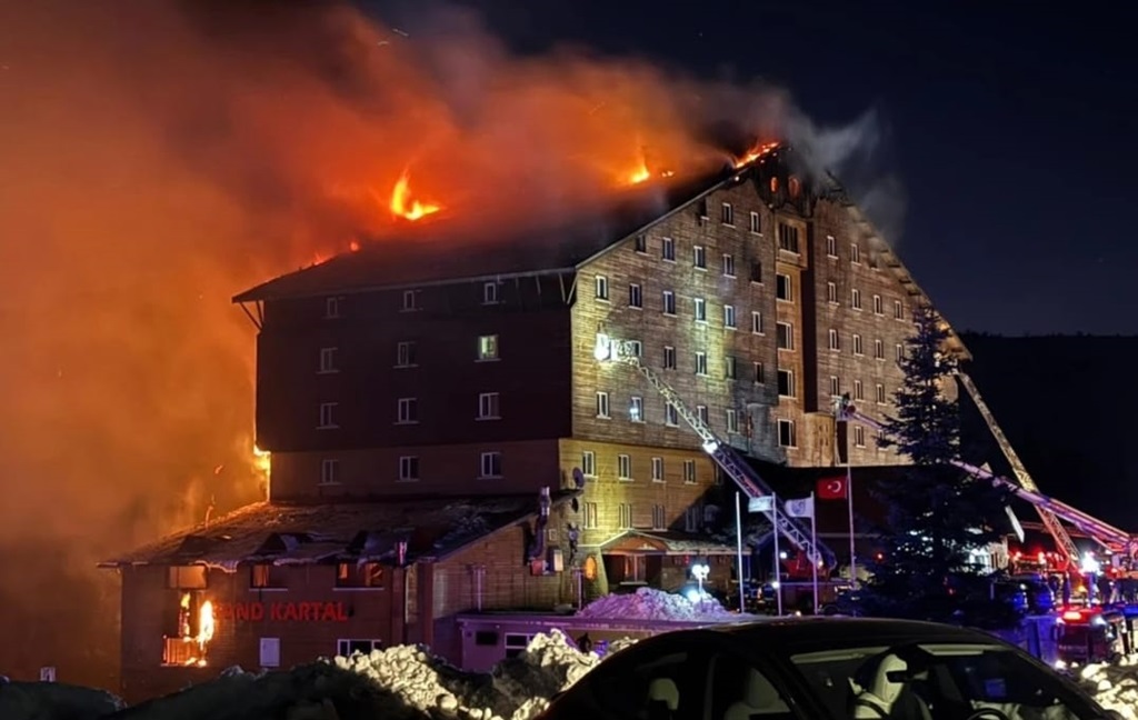 Hotel Resor Ski di Turki Terbakar, 66 Orang Tewas