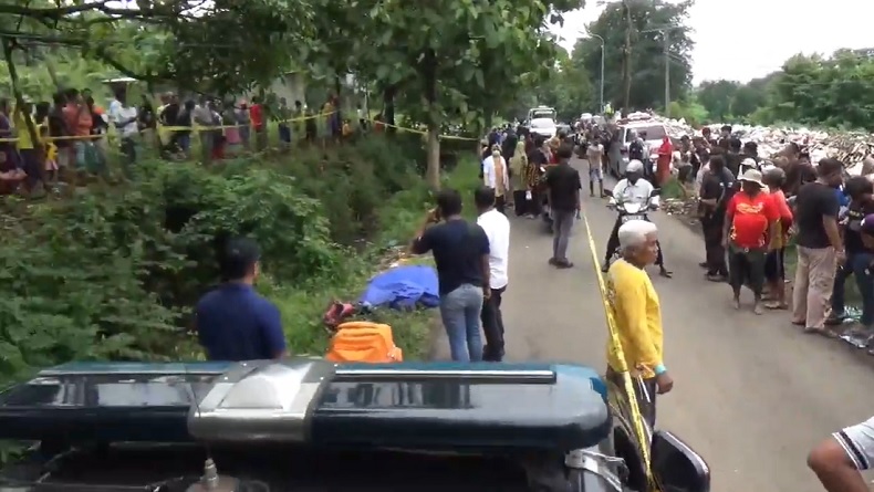 Barang Bukti di TKP Temuan Mayat Wanita dalam Koper di Ngawi, Sandal dan Selimut
