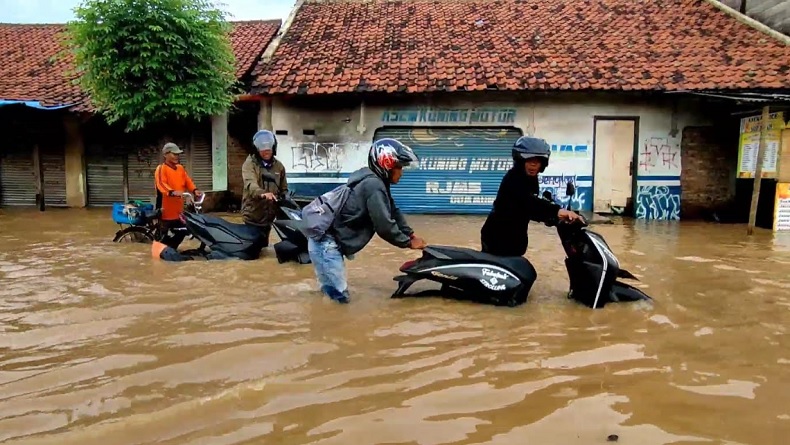 Sejumlah Sungai Meluap, 15 Desa di Cirebon Terendam Banjir