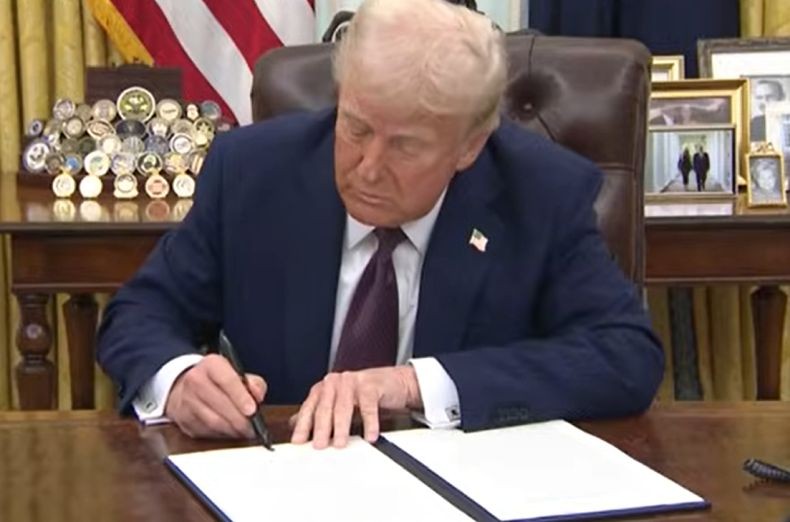 Trump Perintahkan Ungkap Pembunuhan John Kennedy, Serahkan Penanya ke Robert Kennedy Jr