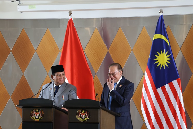 MAKI Minta Prabowo Bahas Pemulangan Riza Chalid dengan PM Malaysia Anwar Ibrahim 