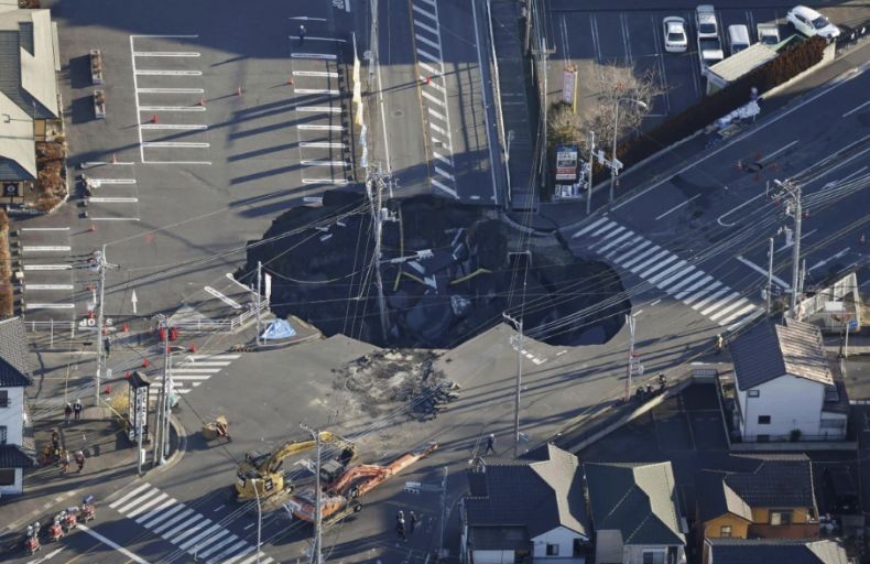 Truk Tertelan Sinkhole di Jepang Ditemukan 2 Minggu Pasca-Kejadian, Masuk Pipa Pembuangan