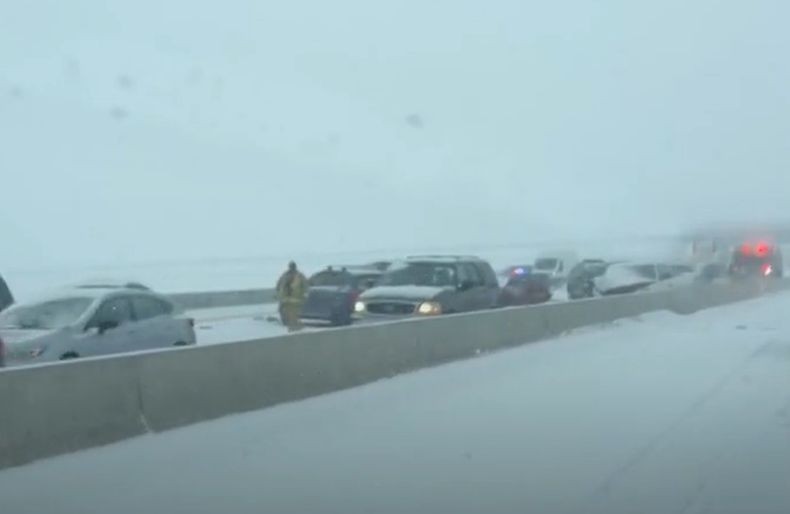 Ngeri! Tabrakan Beruntun Libatkan 100 Mobil Lebih, Korban Tewas Nihil