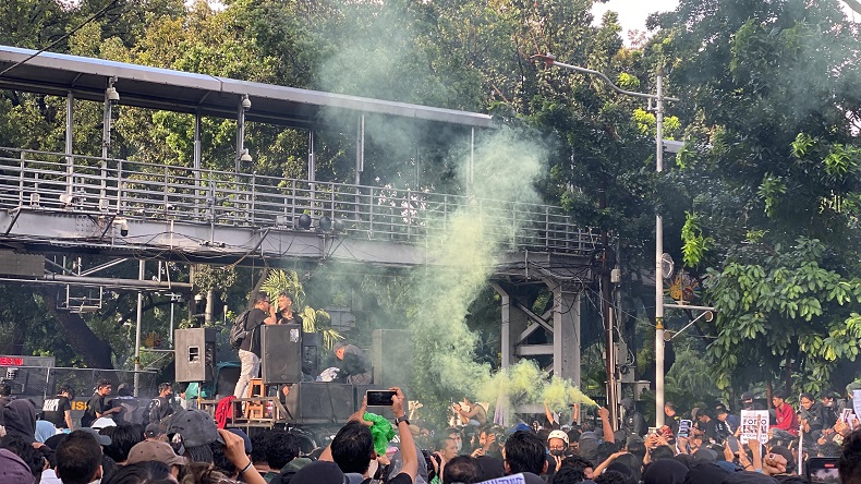 Diminta Kondusif, Peserta Aksi Indonesia Gelap: Bapak Polisi Mending Diam saja