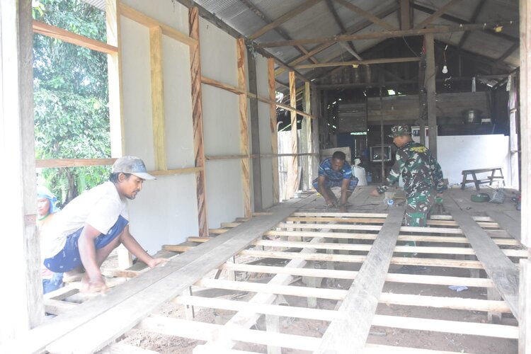 Tingkatkan Kualitas Hidup, Satgas TMMD ke-123 Gelar Rehab RTLH di Desa Talusi
