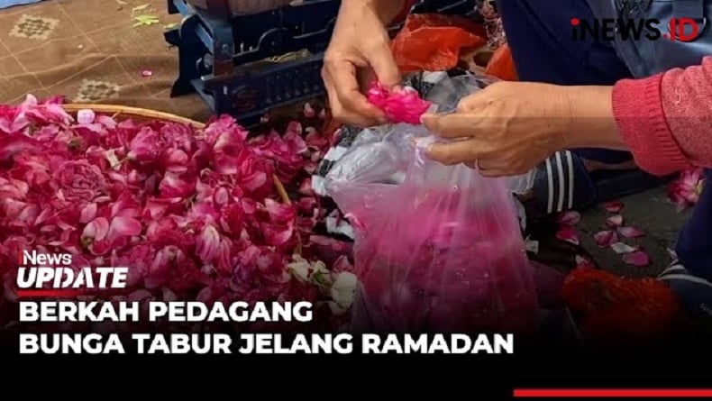 Jelang Ramadhan, Penjualan Bunga Tabur Ziarah Makam di Blitar Melonjak