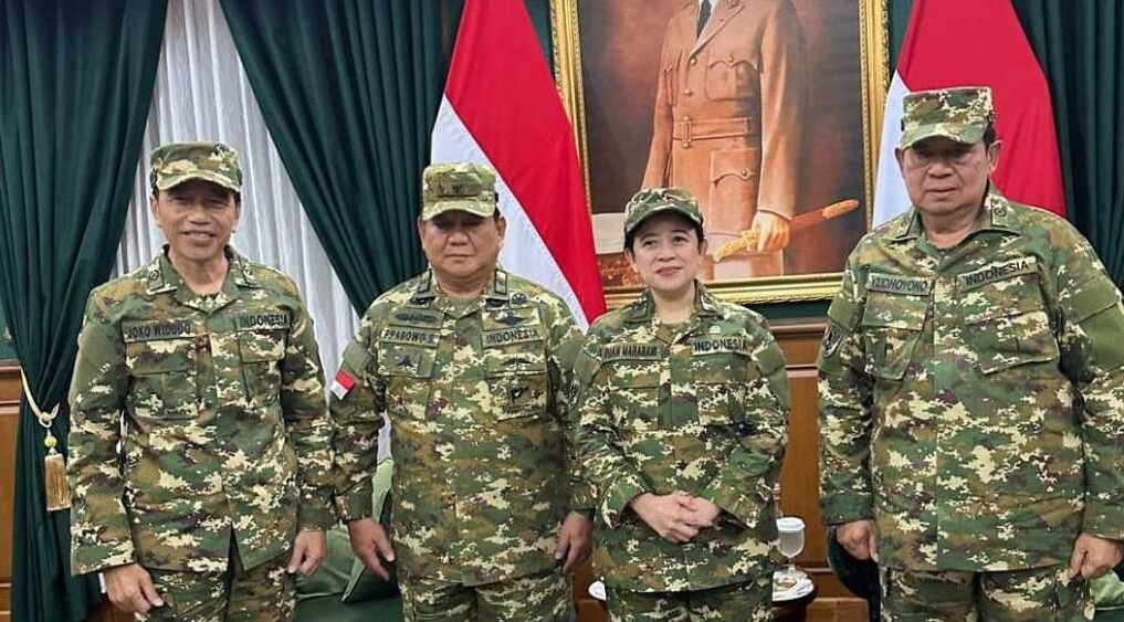 Pakai Baju Loreng, Puan Foto Bareng Prabowo, SBY dan Jokowi di Retreat Kepala Daerah