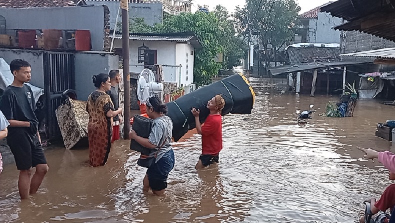 Luapan Ciliwung Meluas, 38 RT di Jakarta Tergenang Banjir 30 Orang Mengungsi