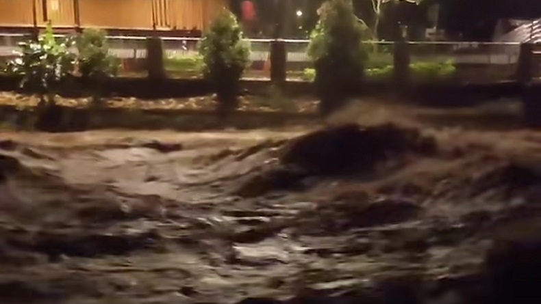 Banjir di Puncak Bogor, Warga Hilang Terbawa Arus saat Hendak Selamatkan Istri