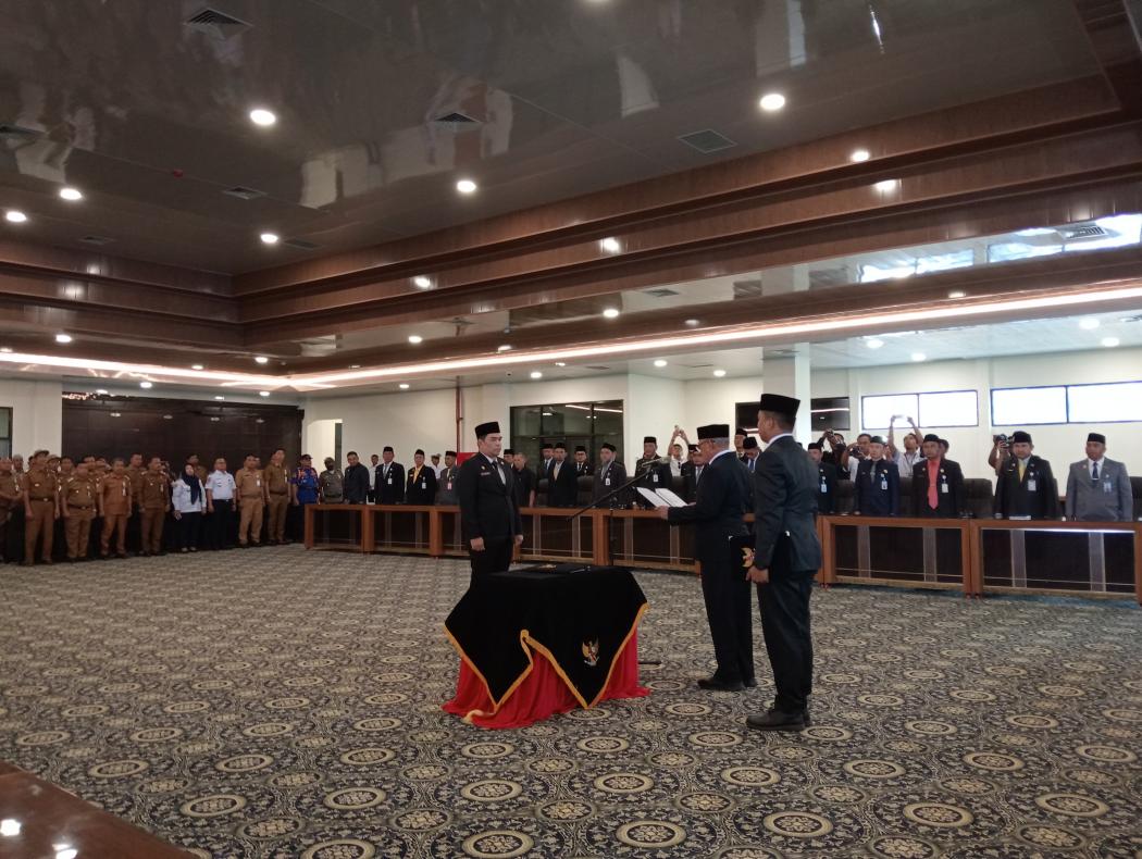 Bupati Kotabaru Lantik Pj Sekda dan Tanam Pohon Ucapan Selamat