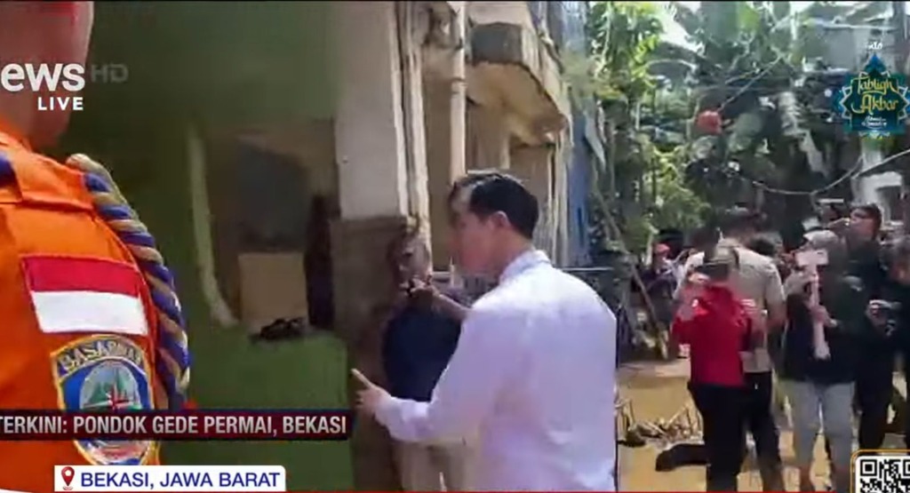 Gibran Tinjau Lokasi Banjir di Pondok Gede Permai Bekasi