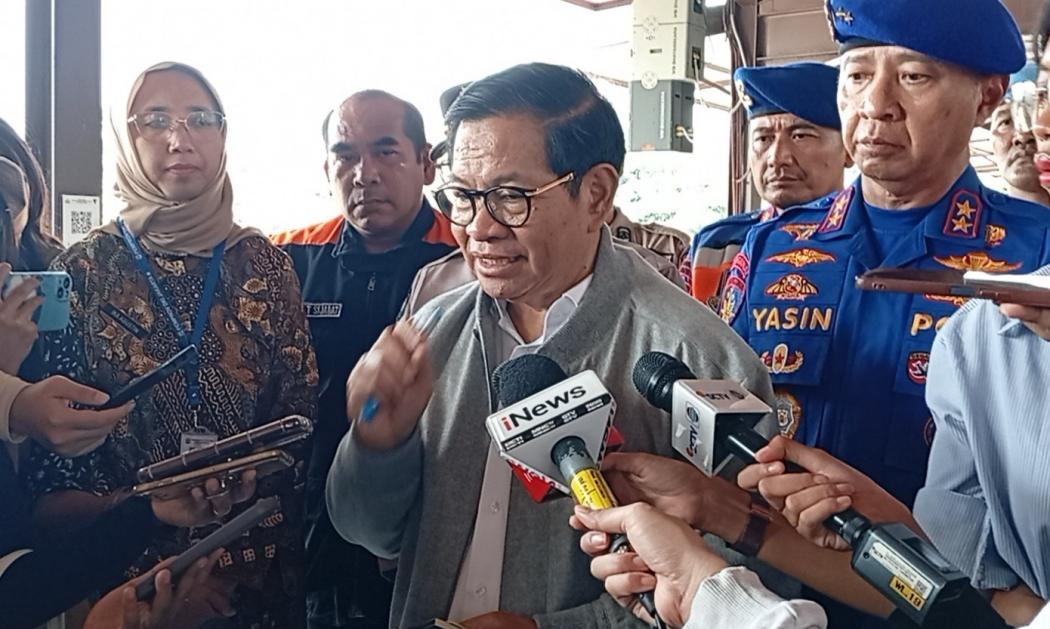 Pramono Kirim 200 Pasukan Oranye untuk Bantu Bersihkan Banjir Bekasi