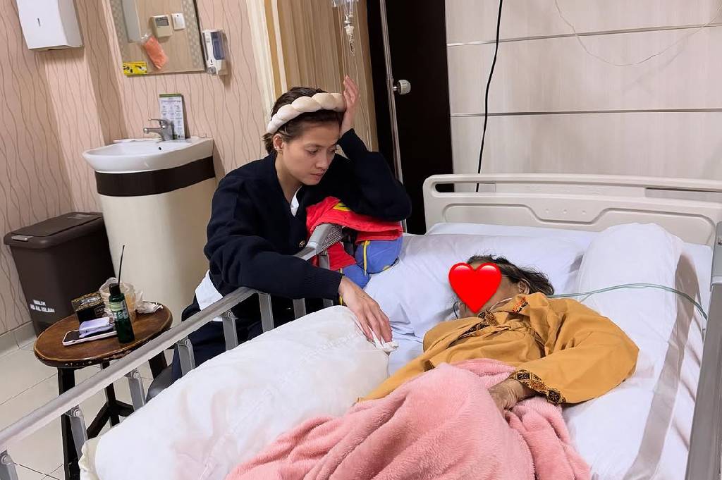 Tangis Chika Jessica Melihat Ibunda Kena Stroke: Demi Allah Aku Gak Kuat