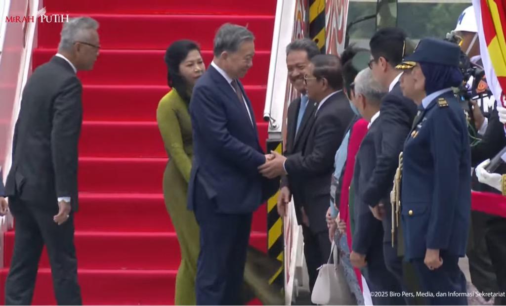 Momen Sekjen Partai Komunis Vietnam YM To Lam Tiba di RI, Disambut Pramono Anung