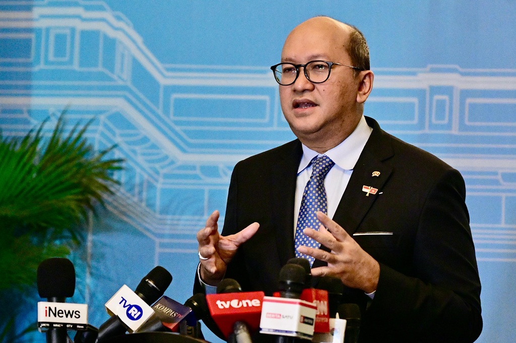 Rosan Pastikan Apple Berinvestasi di RI, Siap Bangun Pabrik AirTag di Batam