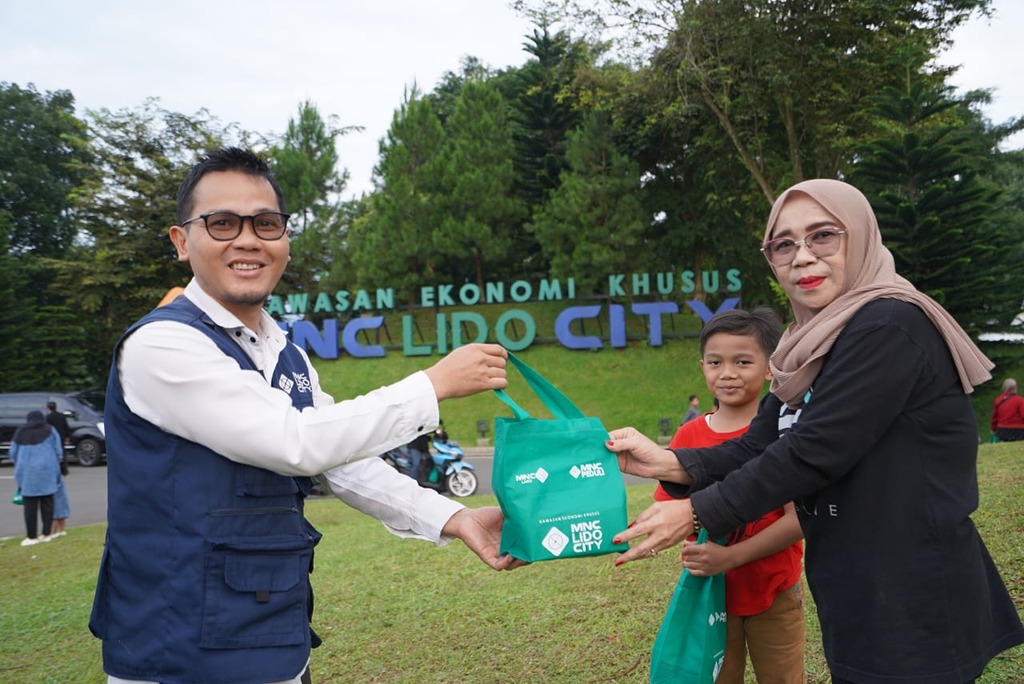Warga Dapat Takjil Gratis dari KEK MNC Lido City: Terima Kasih Banget!