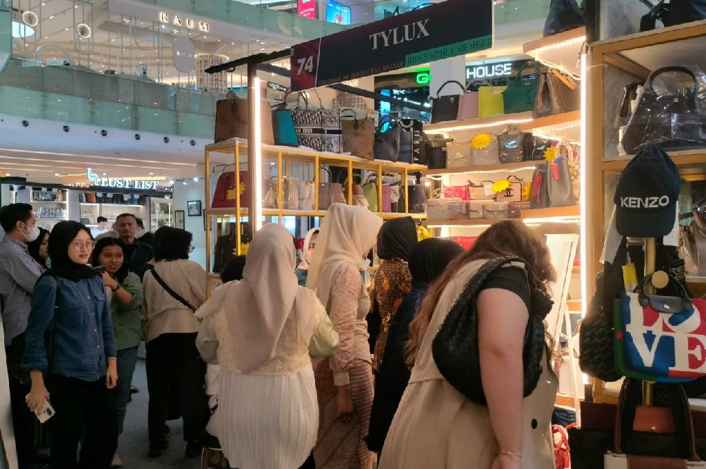 Fenomena Gen Z Berburu Tas Branded Jelang Lebaran 2025, Ini Merek yang Diincar