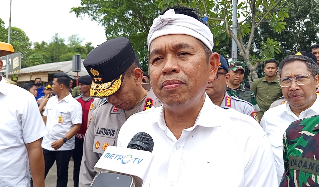 Dedi Mulyadi Beri Santunan Rp50 Juta untuk Keluarga Korban Tewas Ledakan Amunisi di Garut